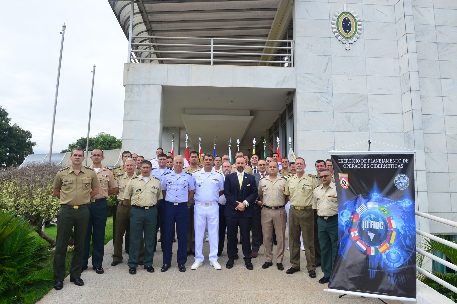 Delegations of the III Foro Iberoamericano de Defensa Cibernetica at the Brazilian Ministry of Defence